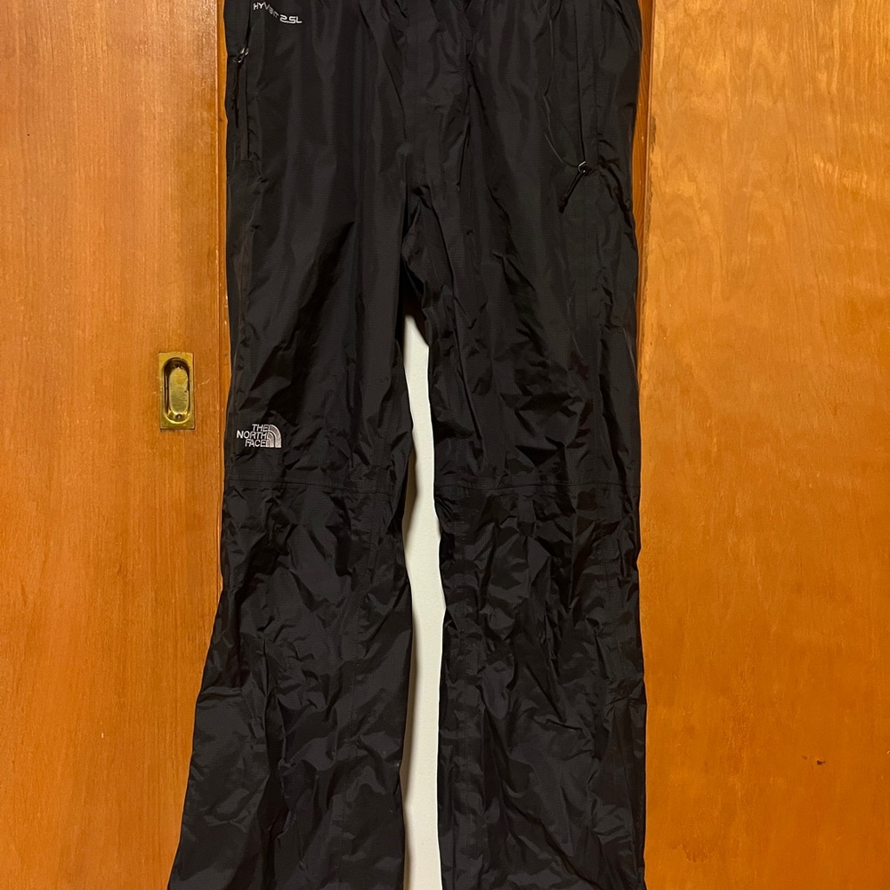 Women’s The North Face Black Rain Pants- medium short